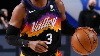 沙巴体育官方网站-末节16分5助攻独造30分！控卫之神给东契奇上课