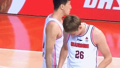 “换周琦”响彻福建主场 广东男篮代罚球操作引争议