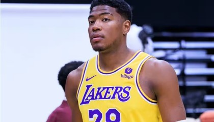 沙巴体育-八村塁44.3%三分命中率创湖人队史纪录|爵士|投篮|八村垒|犹他爵士队|洛杉矶湖人队_新浪体育_新浪新闻